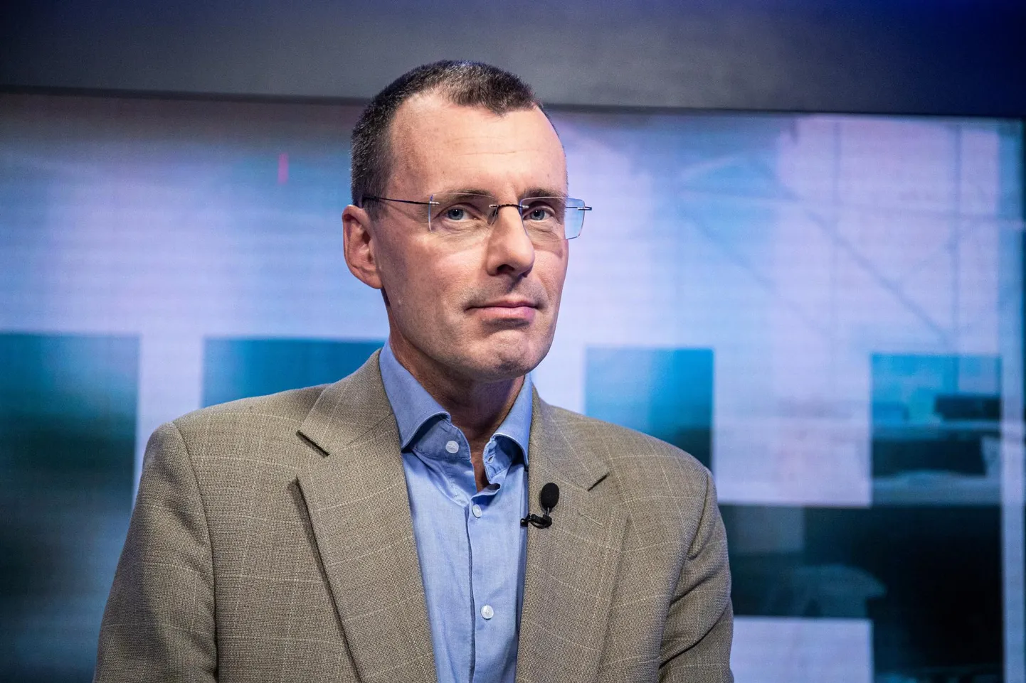 Rahvusvahelise Kaitseuuringute Keskuse teadur Martin Hurt saates «Otse Postimehest». Saatejuht Toomas Kask. FOTO: Remo Tõnismäe