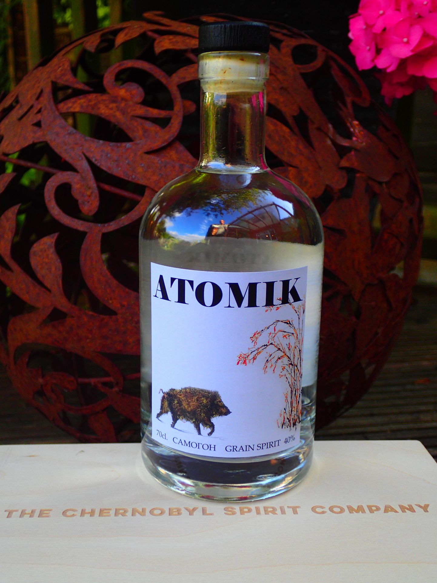 Viin Atomik on esimene Tšornobõli keelutsooni toorainest valmistatud toode.
