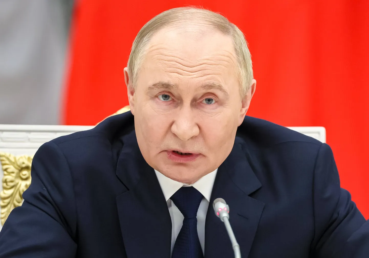 На встрече с бизнесменами Путин призвал жестко отвечать иностранным IT-компаниям, которые объявили об уходе с рынка, но продолжили работать в России.