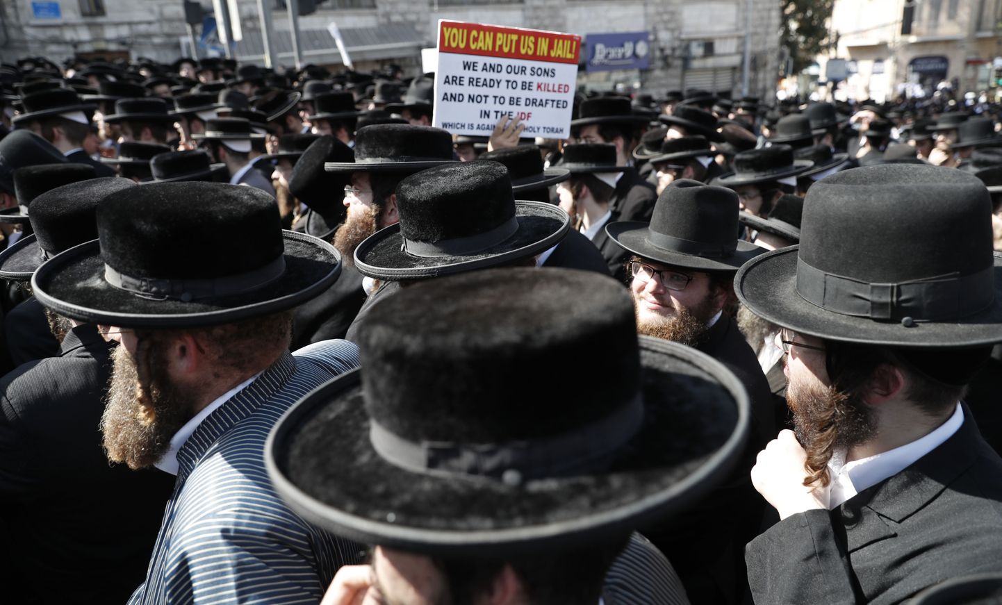Ultraortodokssed juudid protesteerivad Jeruusalemmas kohtuotsuse vastu, mis võib nõuda neilt teenimist Iisraeli relvajõududes.