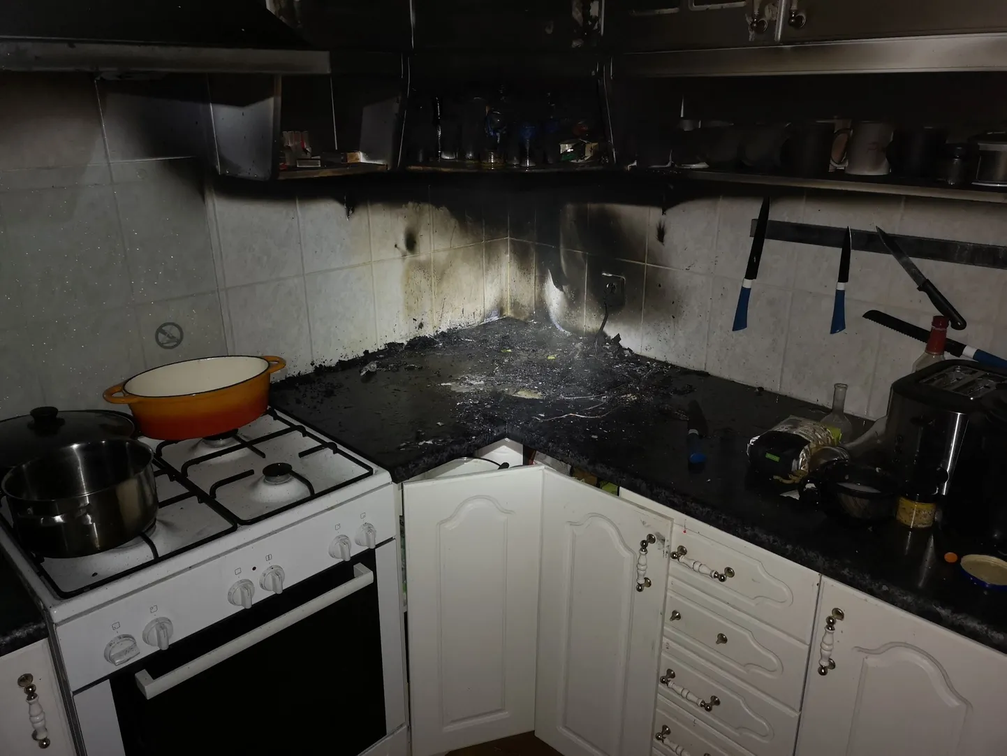 Tulekahju järel sai köök tahma- ja kuumakahjustusi.