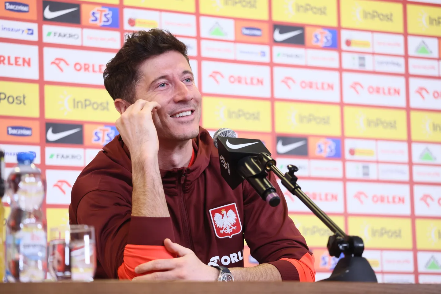 Robert Lewandowski oli esmaspäeval Varssavis antud Poola koondise pressikonverentsil heas tujus.