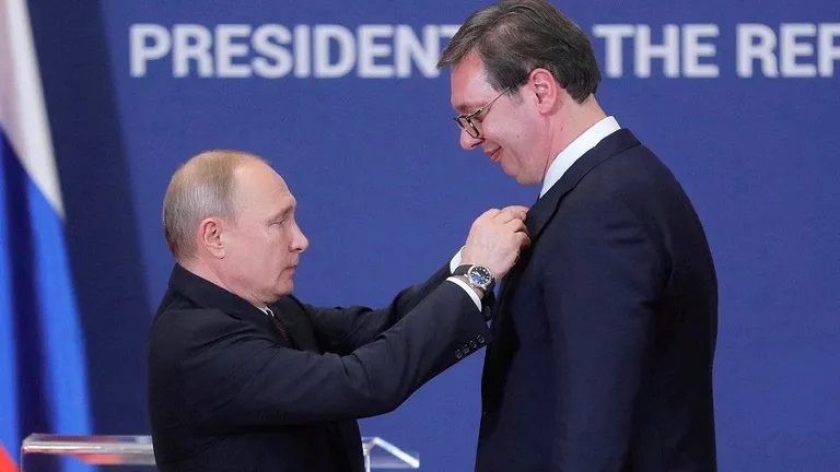 Сербия старается поддерживать дружбу с Россией. В 2019 году, до пандемии и войны, Александр Вучич даже получил от Владимира Путина орден.