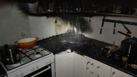 ФОТО ⟩ В Тарту микроволновая печь стала причиной пожара