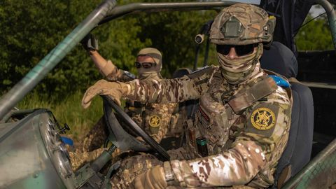 Ukraina pirmdien nogalinājusi vai ievainojusi 1050 krievu iebrucējus