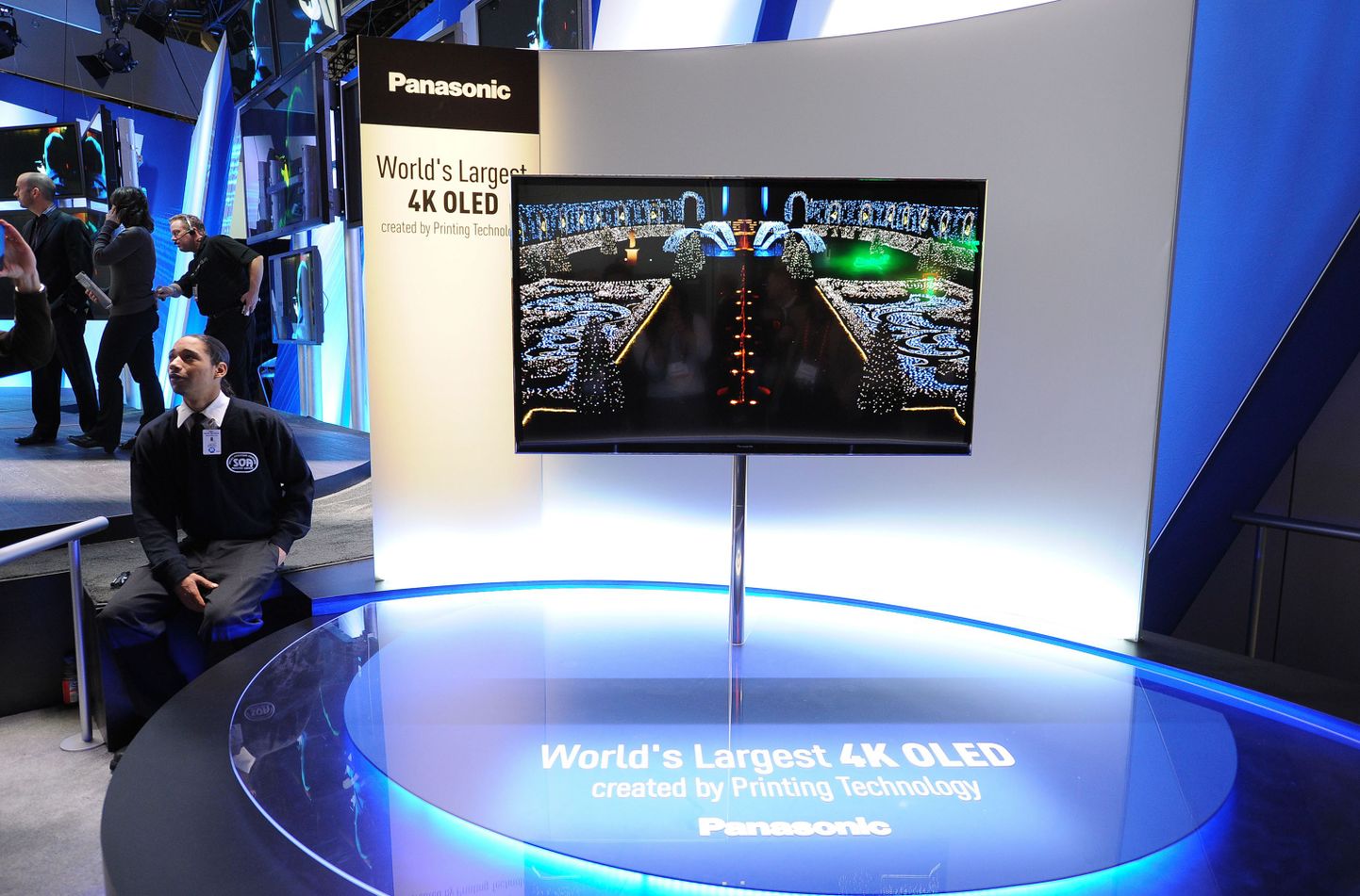 Panasonicu poolt 8. jaanuaril Las Vegases tutvustatud maailma suurima OLED ekraaniga teleri prototüüp.