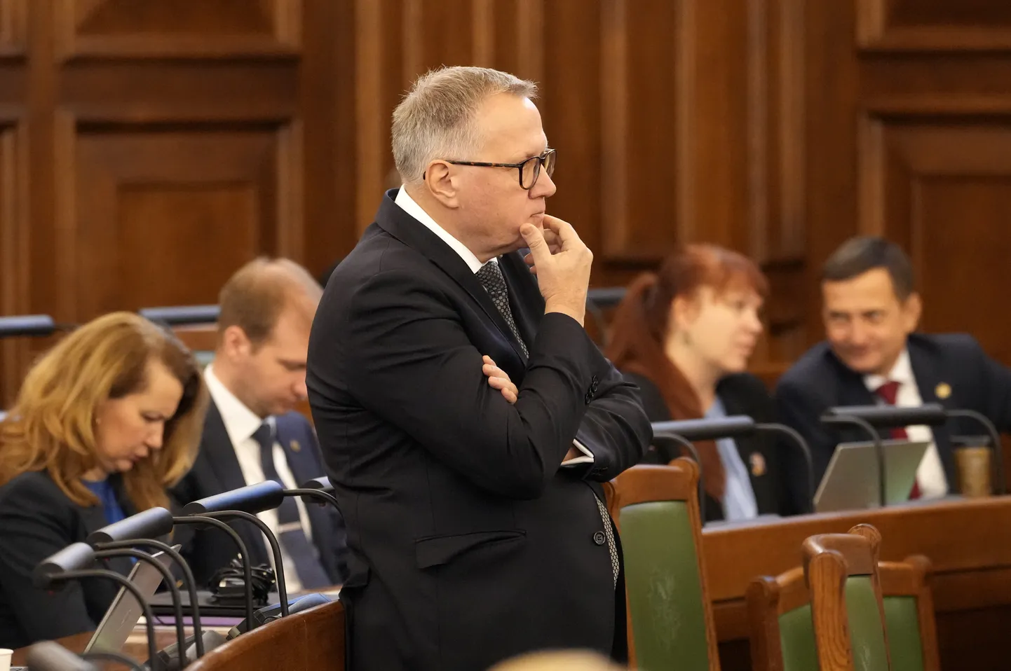 Finanšu ministrs Arvils Ašeradens Saeimas sēdē, kur otrajā lasījumā skata 2024. gada valsts budžetu un budžeta ietvaru 2024., 2025. un 2026. gadam.