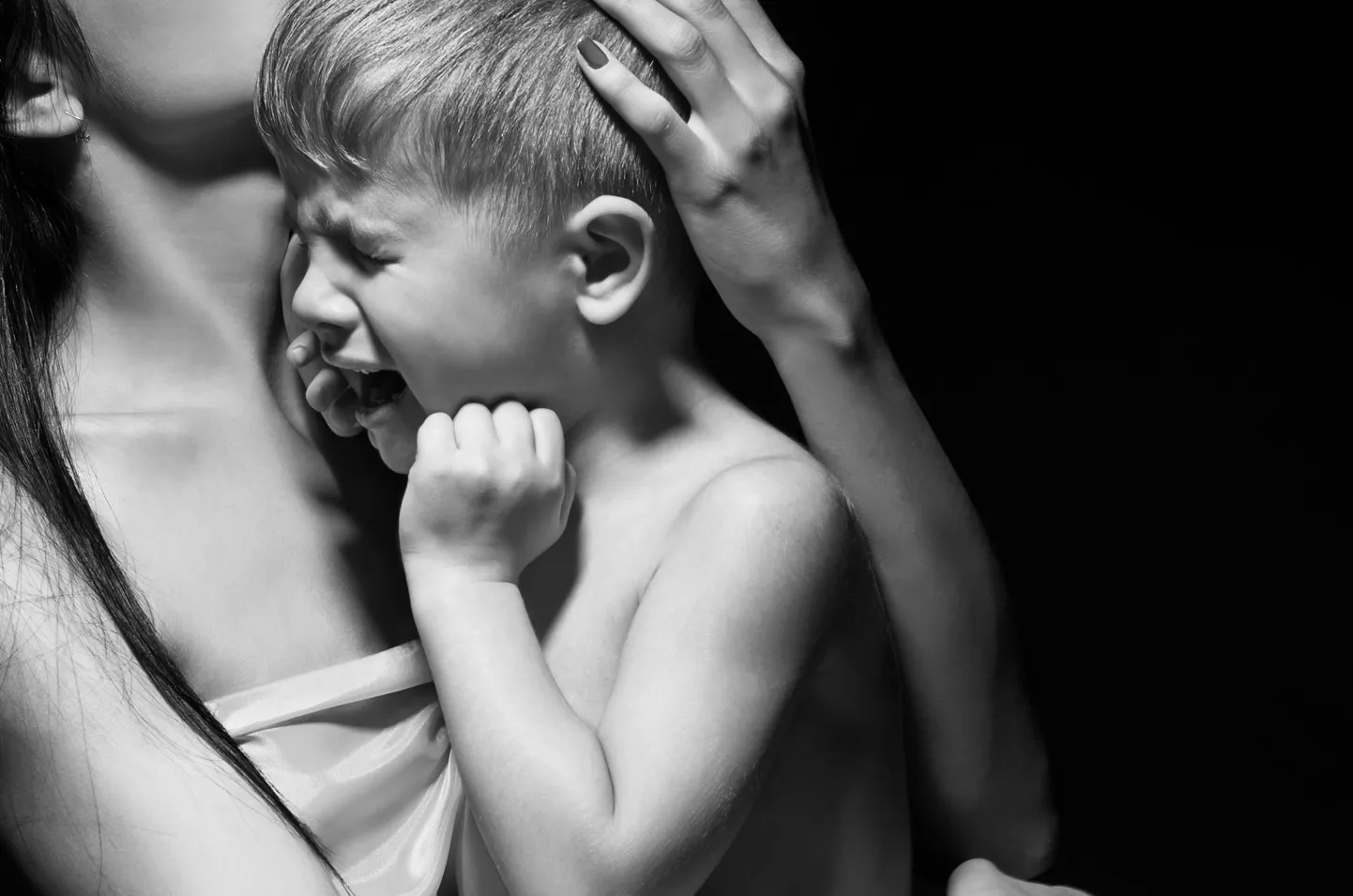 Lapsed hoidsid ema Sigridi sõnul temast tugevasti kinni. «Emme, kalli, kaisukas. Minul on ainult üks emme, ma ei taha issi juurde,» meenutas ema tütre sõnu, kui isa Kaur lapse oma sülle võttis.
Foto on illustreeriv.
