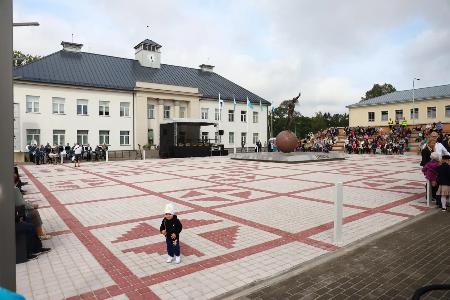 Väike-Maarjas peetakse täna Pandivere päeva.