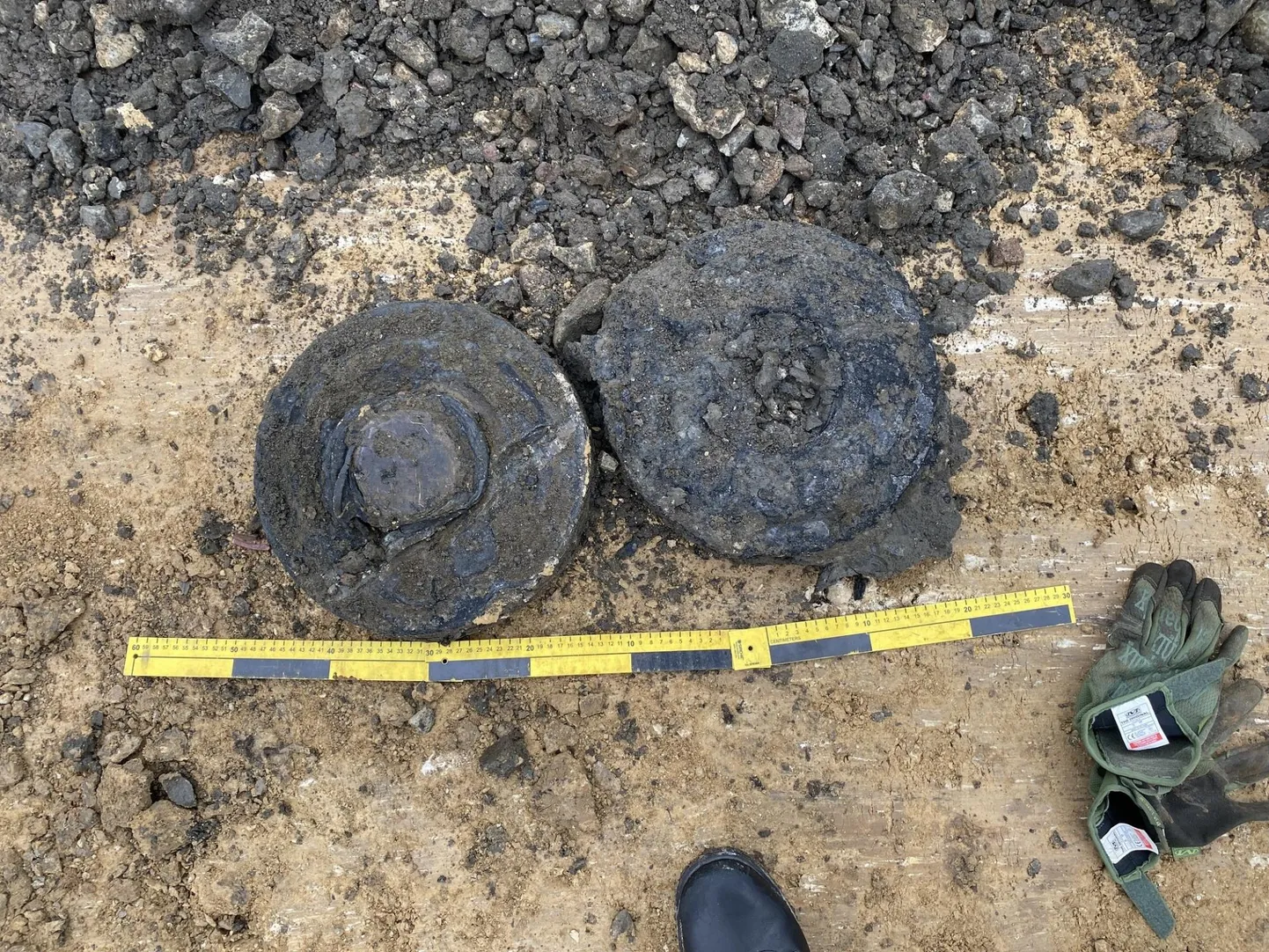 Tapa linnast 16. veebruaril leitud õppeotstarbelised tankitõrjemiinid.
