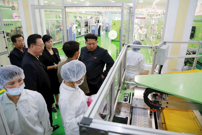 Põhja-Korea juht Kim Jong-un külaskäigul tehases