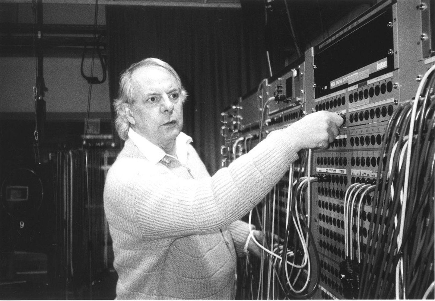 Karlheinz StockhausenWDRi elektroonilise muusika stuudios (oktoober 1994)