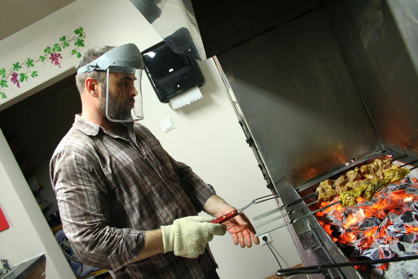 Džafar Keburija restorani Kolhethi hitt on mtsvadi ehk šašlõkk mida küpsetatakse lahtisel tulel.