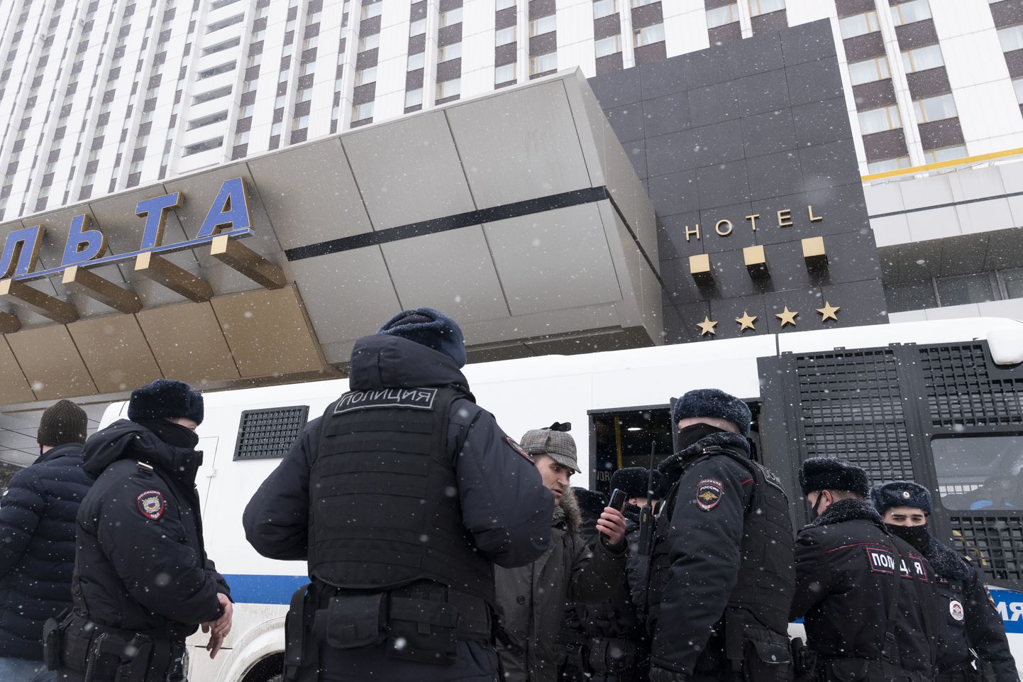 13 марта полиция сорвала в российской столице форум "Муниципальная Россия", на который по приглашению организации "Объединенные демократы" приехали до двухсот независимых политиков со всей России.