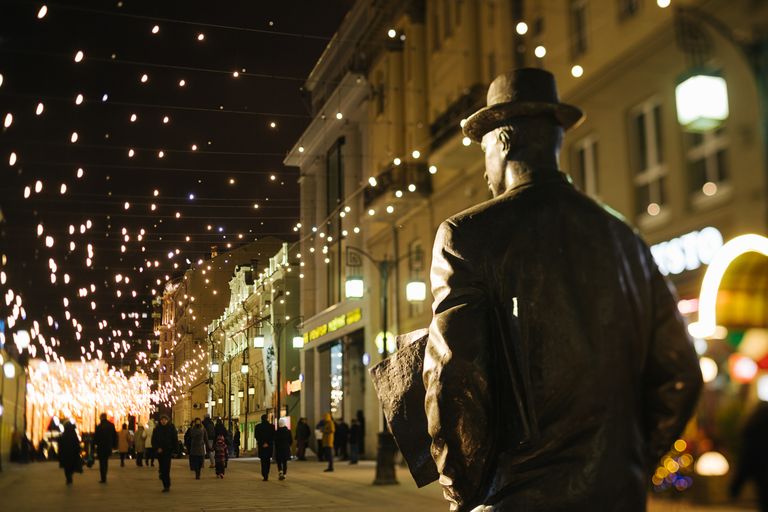 Памятник Прокофьеву в Камергерском переулке: если бы Сергей Сергеевич мог, он бы тоже отправился в «Путешествие в Рождество».