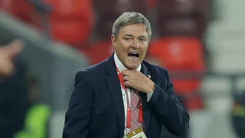 Serbijas futbola izlases galvenais treneris Stojkovičs atkāpjas no amata