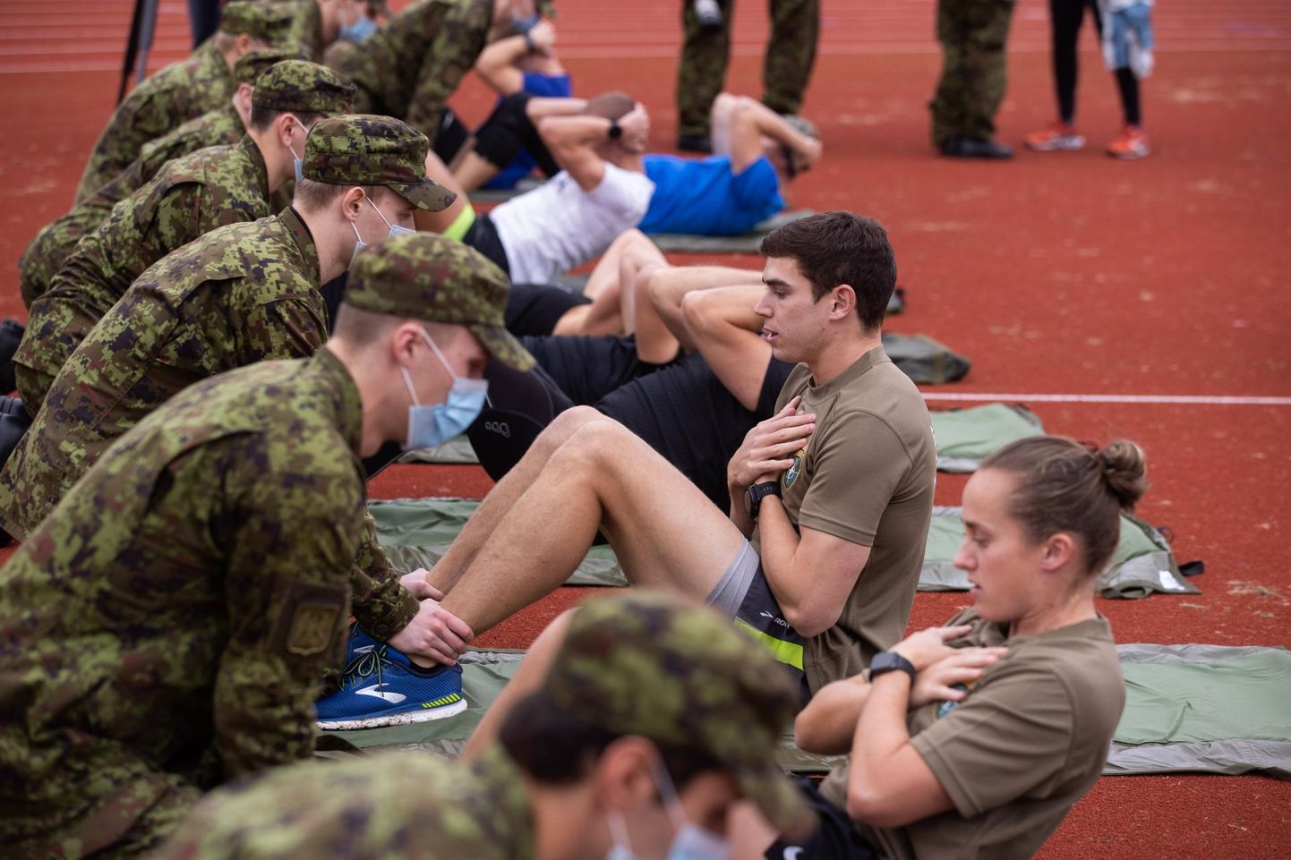 Möödunud aastal tegid kaitseväe spordihommikul Tallinnas NATO testi tuntud inimesed. 