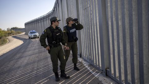 BBC: Kreeka palkab migrante piirivalveks