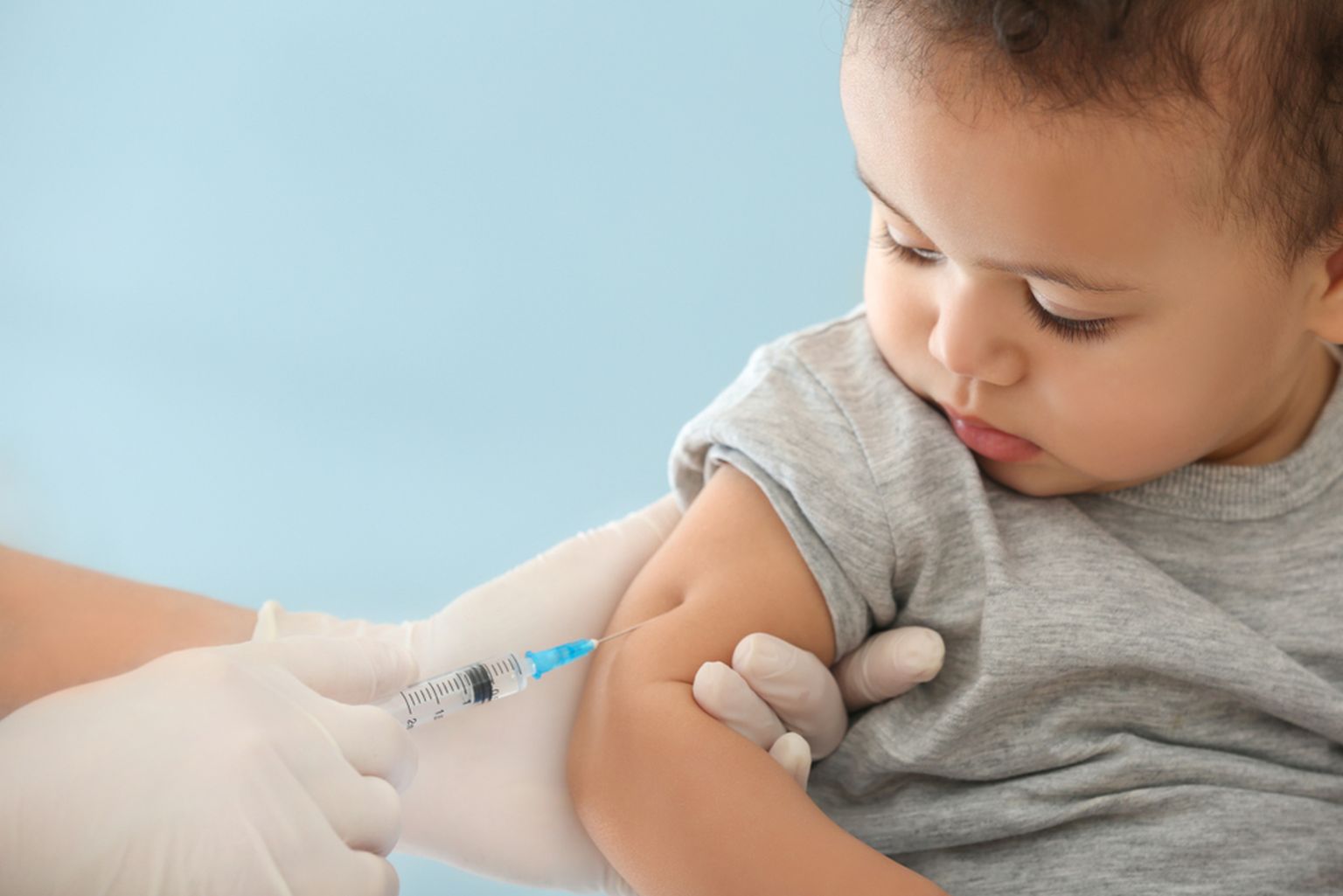 Вакцинация ребенка. Иллюстративное фото.