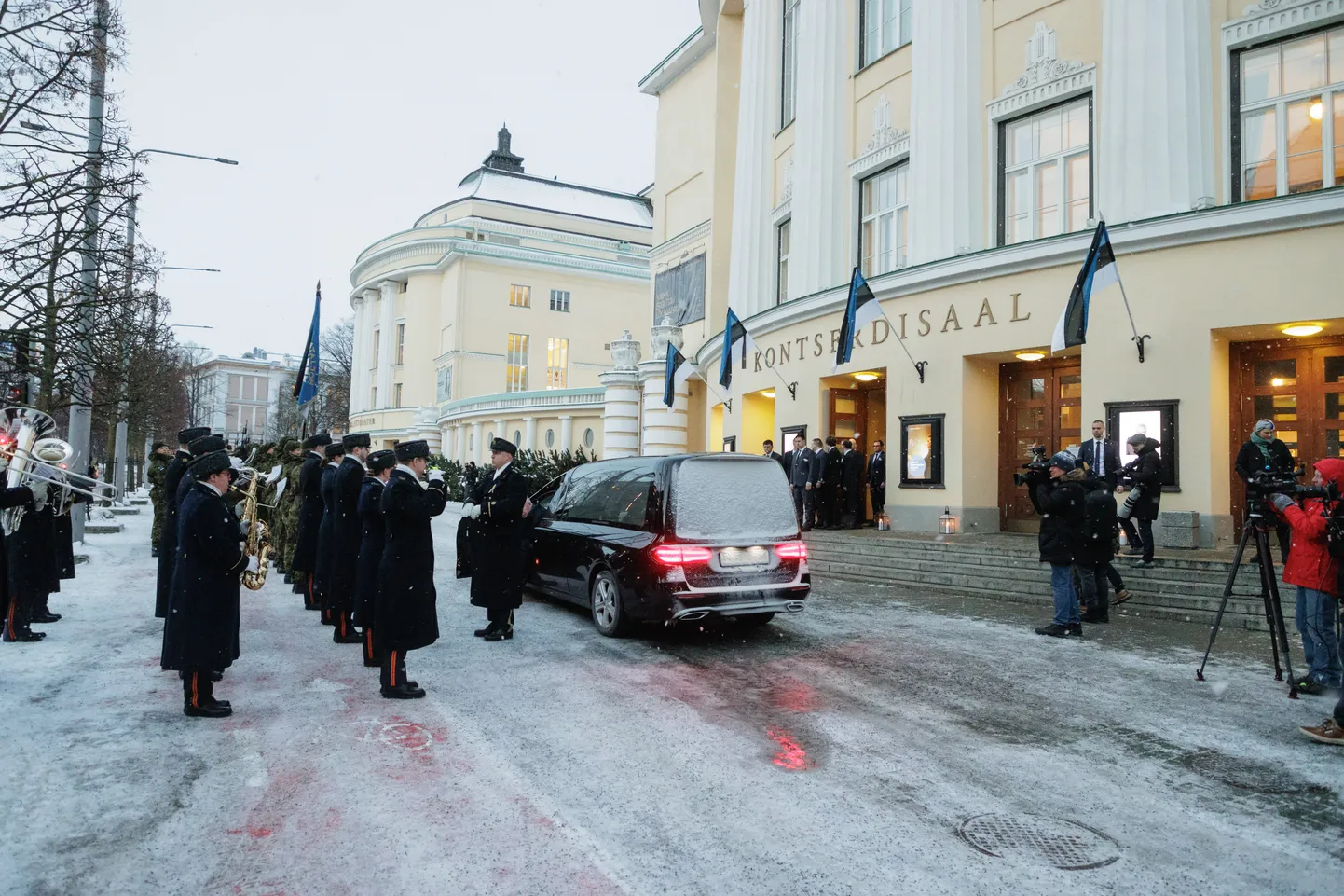 State funeral of former Estonian president Arnold Rüütel to begin with public farewell.