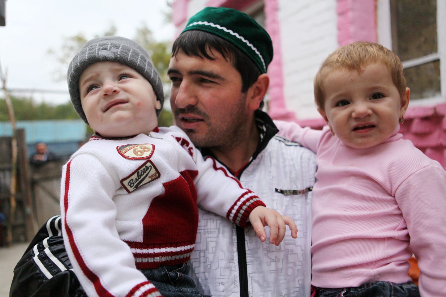 Ali Jakubov koos isa ja õega
