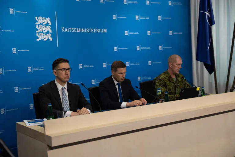 An overview of the updating of the military defense part of the national defense development plan 2022-2031 was given by Defense Minister Hanno Pevkur, secretary general Kusti Salm and commander of the defense forces Gen. Martin Herem. Photo: