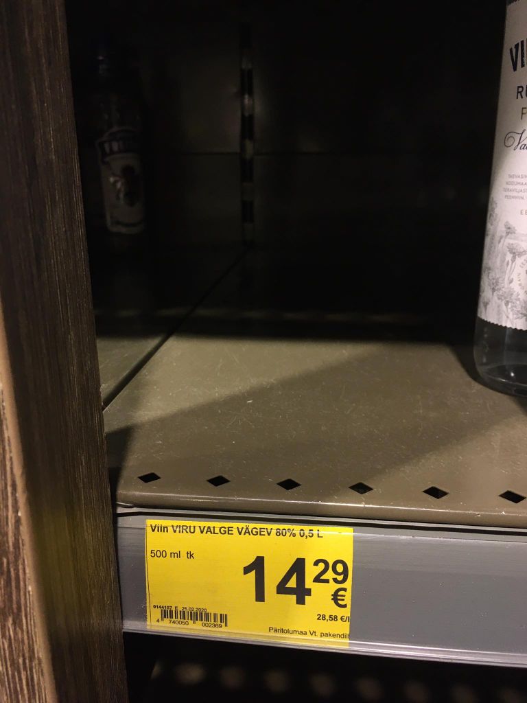 Ainuke viin, mis otsas oli Lasnamäe Maximast ära ostetud, oli muidugi kõige kangem, Viru Valge Vägev.
