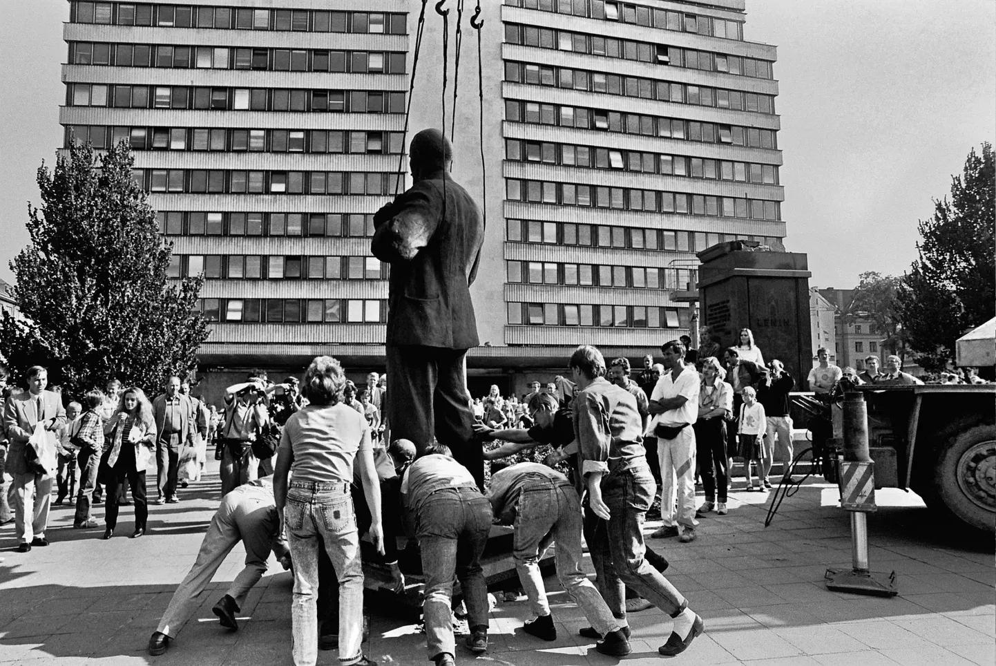 Lenini kuju mahavõtmine 23. augustil 1991.