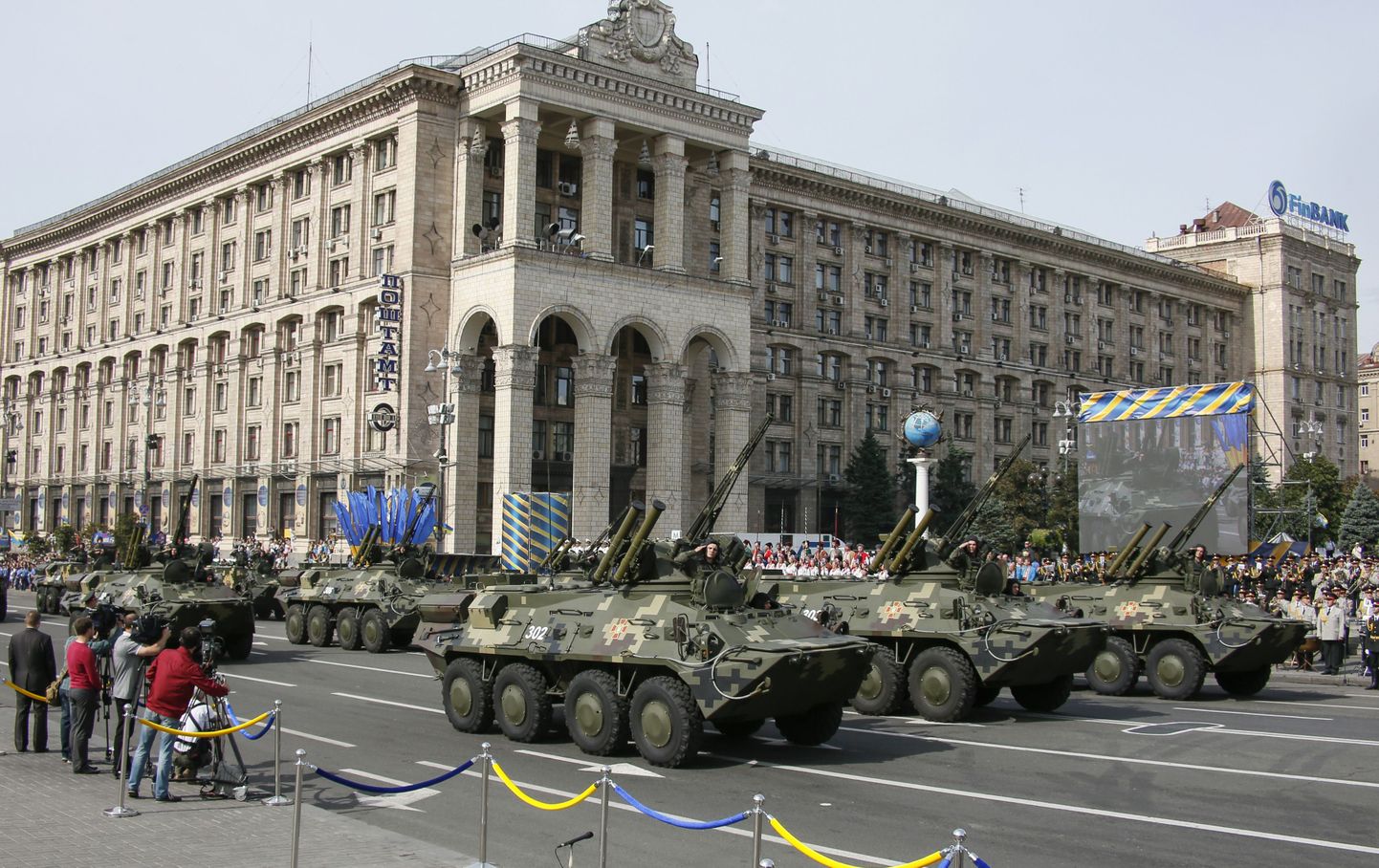 Sõjaväeparaad Kiievi kesklinnas.