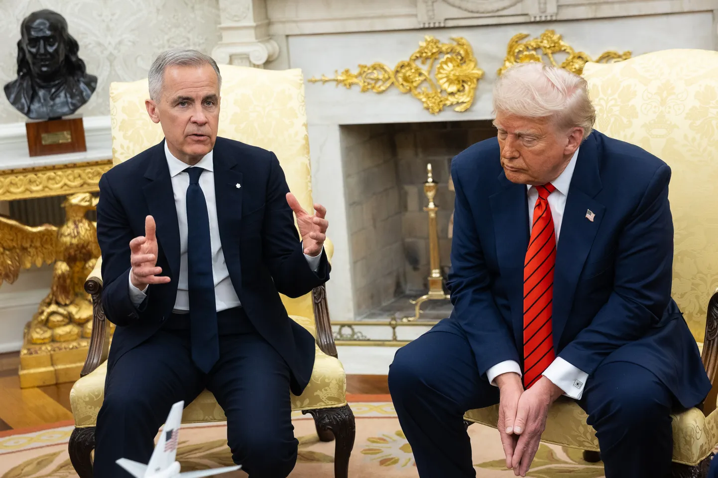 Kanādas premjerministrs Marks Kārnijs tikšanās laikā  ar ASV prezidentu Donaldu Trampu 6. maijā Baltajā namā