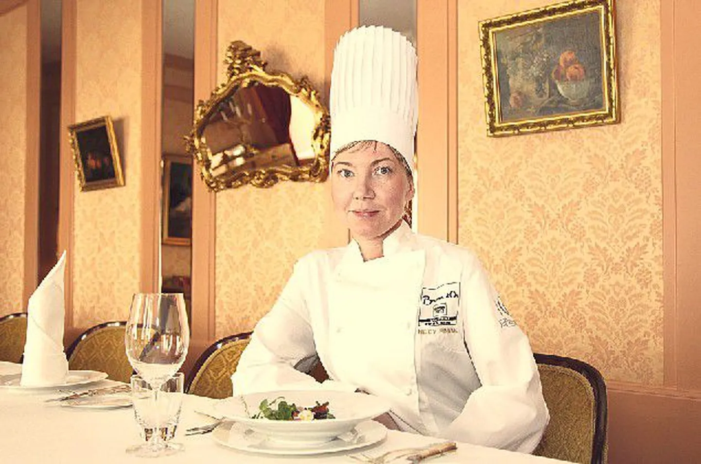 Koduses 
restoranisaalis: praegu on Heidi Pinnakul veel aega kevadist salatit nautida, ees ootab aga uus tihe 
treeninguaeg.