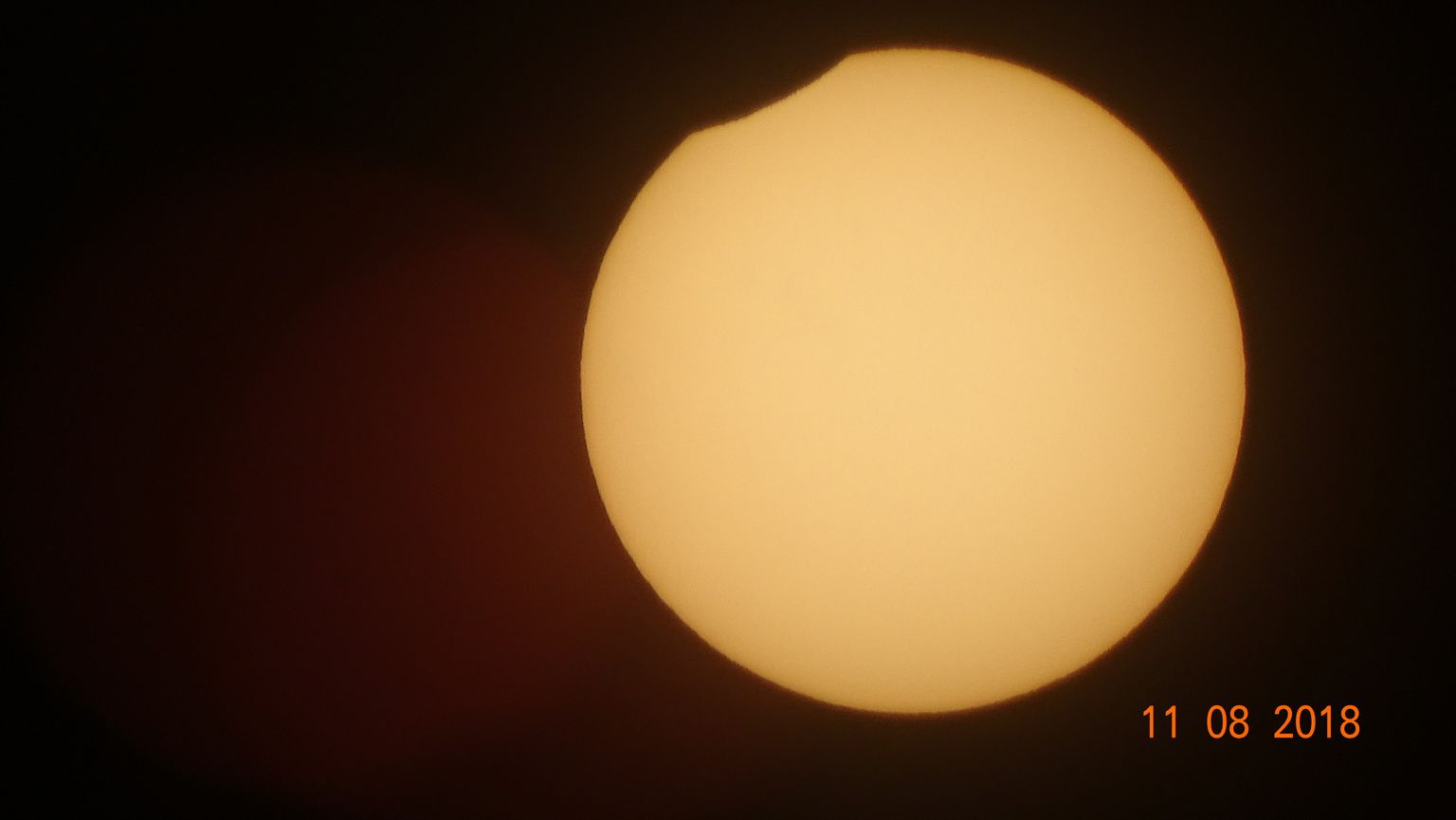 Меэлис Кобин запечатлел солнечное затмение в Мяннимяэ.