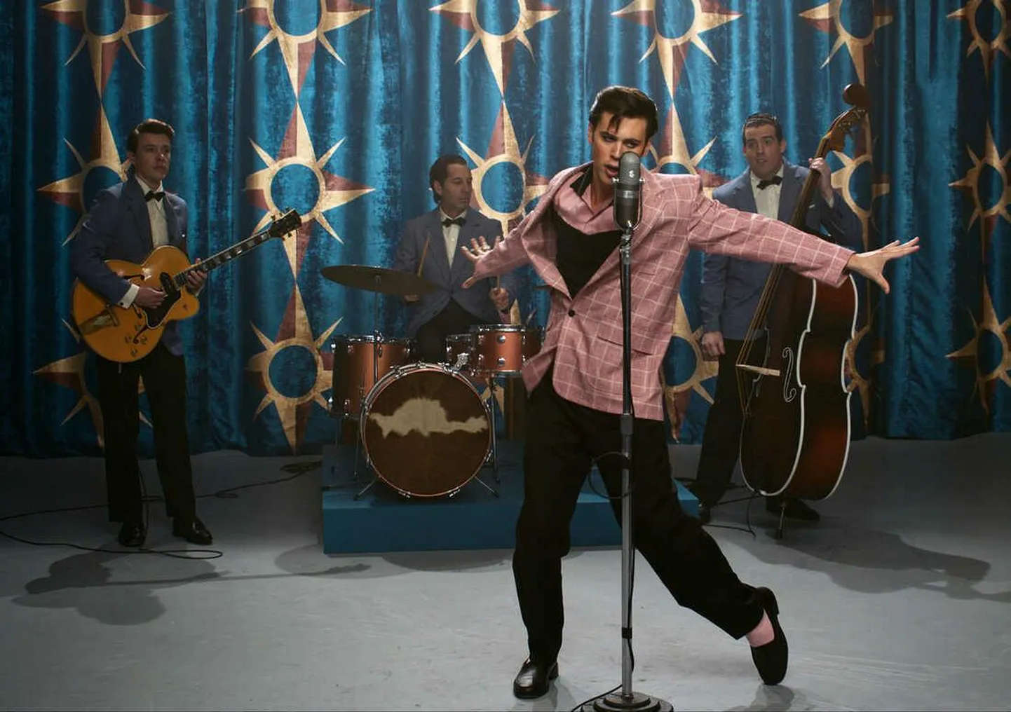 Elvis the Pelvis: ennekuulmatult puusi nõksutav rokkstaar täitis teismeliste tütarlaste seksuaalsed unenäod.