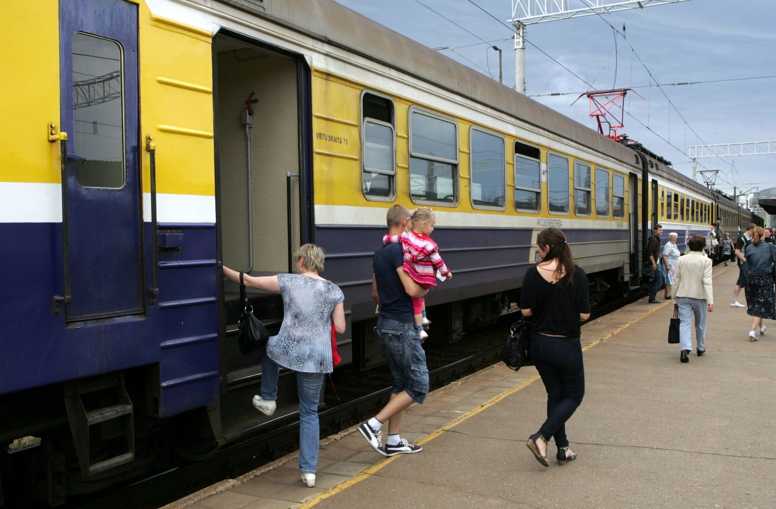 AS "Pasažieru vilciens" vilciens Rīgas dzelzceļa stacijā.