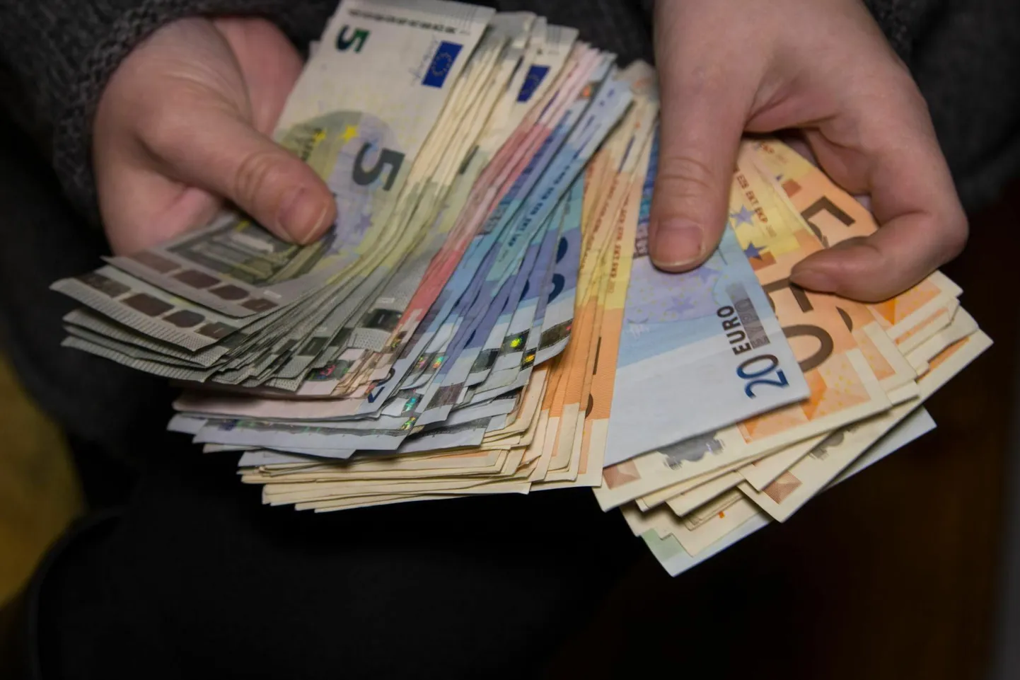 Kelmuse ohvriks langenud mees jäi ilma mitmest tuhandest eurost.