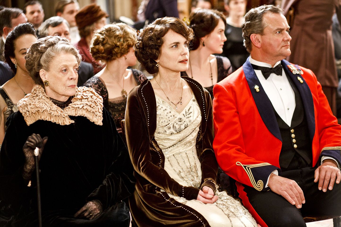 Kaader seriaalist «Downton Abbey». Vasakult paremale: Maggie Smith, Elizabeth McGovern ja Hugh Bonneville