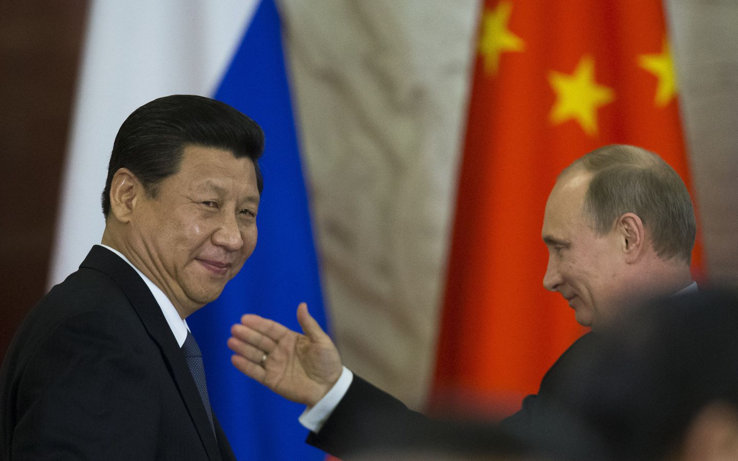 Vene president Vladimir Putin (paremal) ja tema Hiina kolleeg Xi Jinping Kremlis.