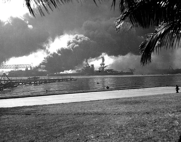 USS Nevada pärast Jaapani rünnakut 7. detsembril 1941 Hawaii Pearl Harbori sadamas