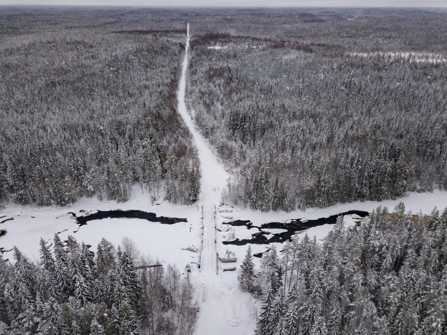 Tarasjeki jõgi Karjalas.