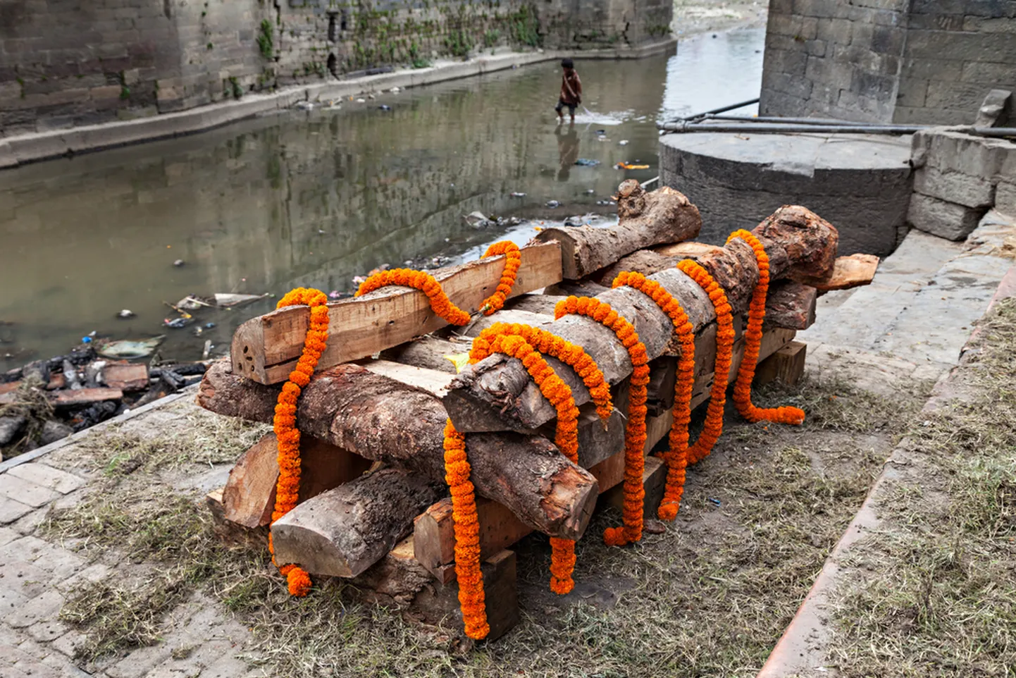 Tuhastamistseremoonia Bagmati jõe ääres