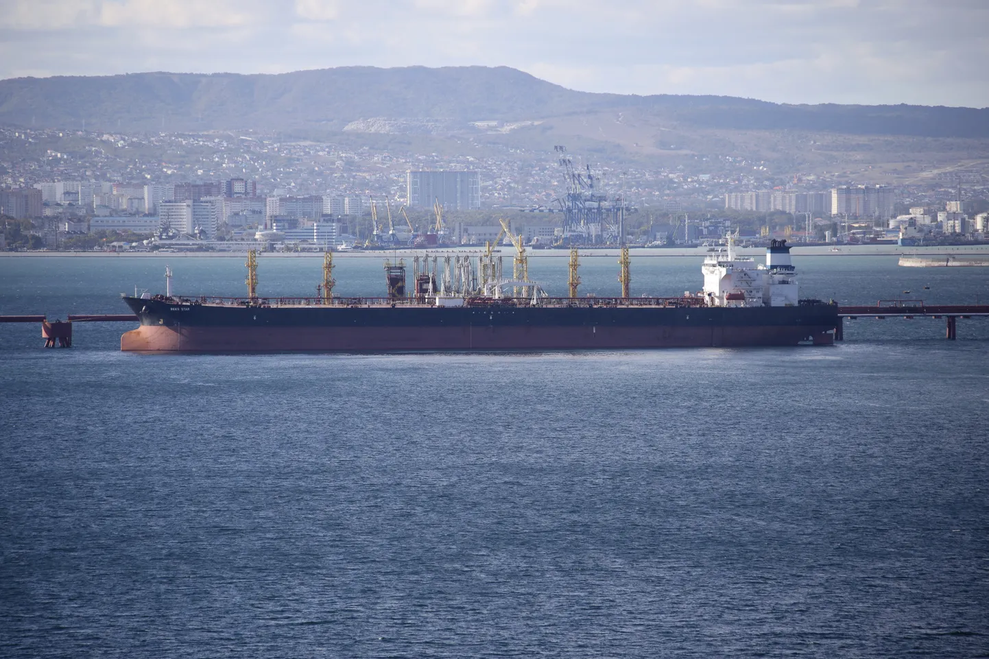 Transnefti tanker Novorossiiski sadamas Mustal merel