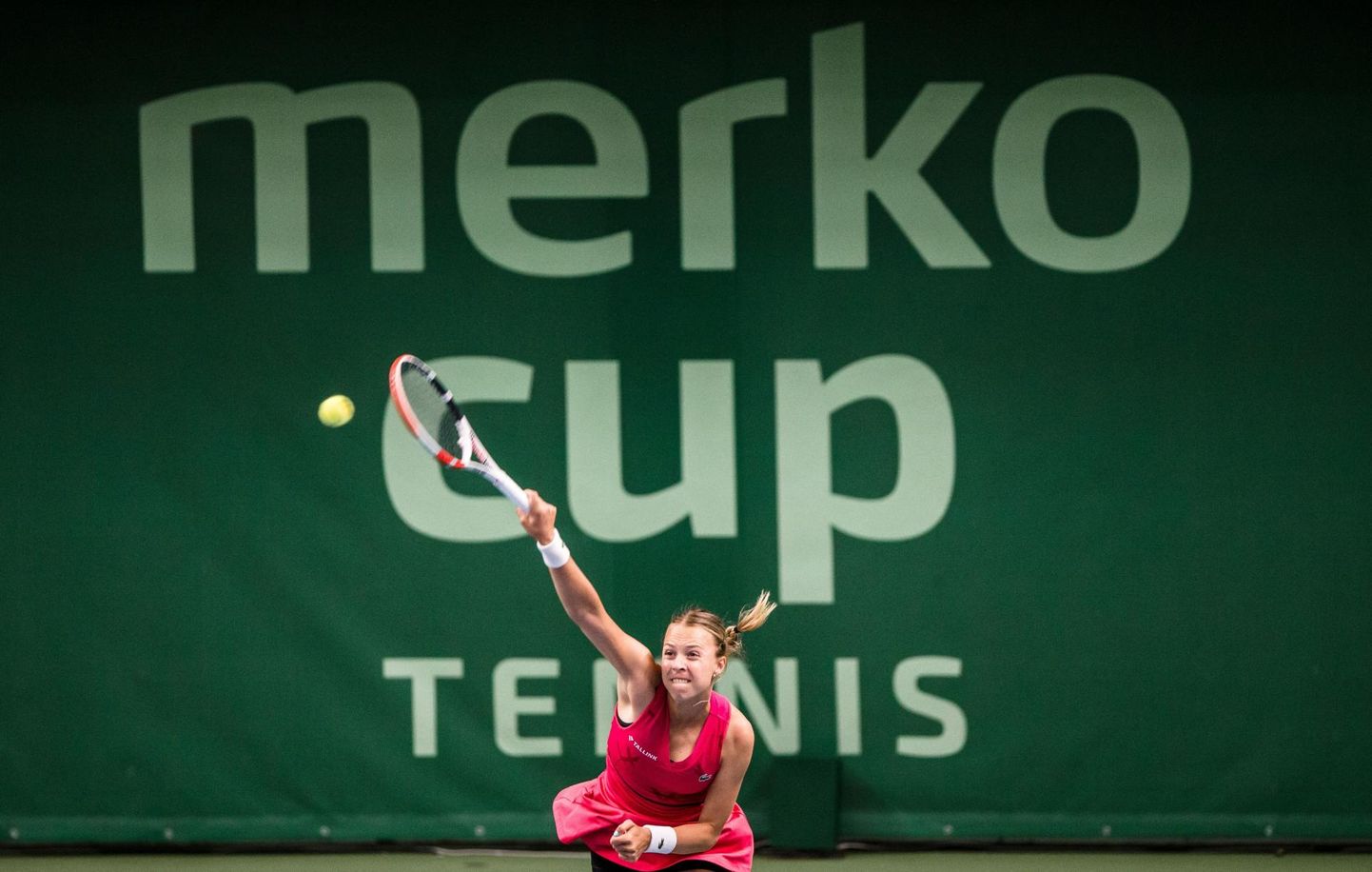 Merko toetas eelmise aastal peetud kõrgetasemelist Eesti-Läti tennisematši, mis mõjus koroona tõttu tekkinud võistluspausi ajal kui sõõm värsket õhku. Pildil on Anett Kontaveit.
