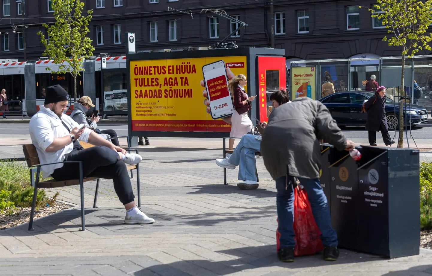 Tallinna kesklinnas sireenid inimesi eriti ei heidutanud. Vähemalt mitte silmahakkavalt.