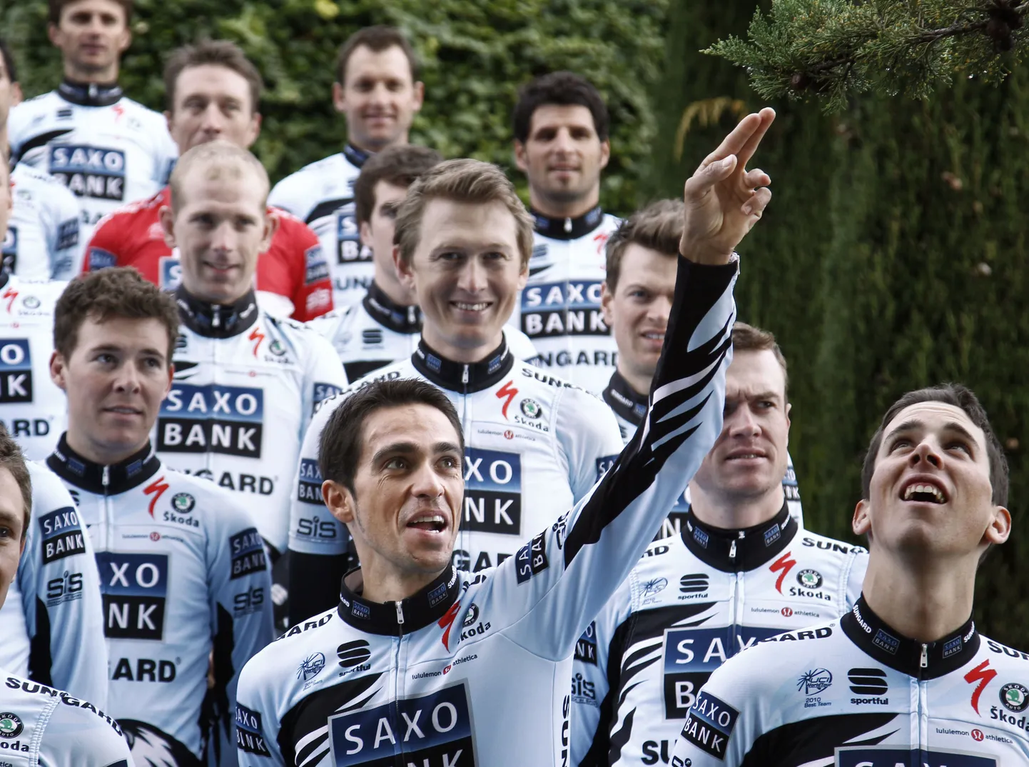 Alberto Contador (esireas keskel) koos meeskonnakaaslastega Mallorca treeninglaagris.