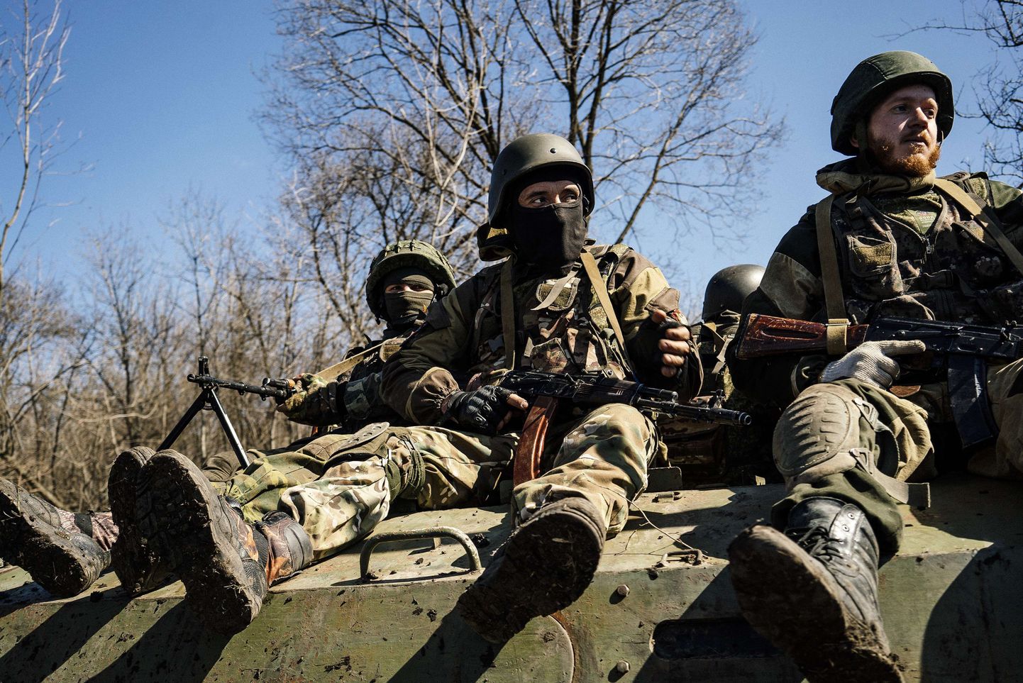 Venemeelsed separatistid Donetski lähistel treeningul.