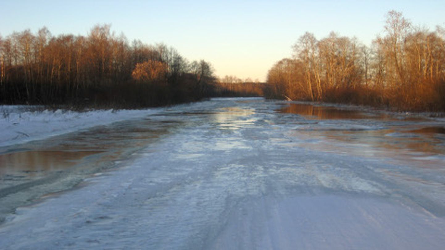 Üleeile saatis Narva jõgi tee peale pidevalt vett juurde.