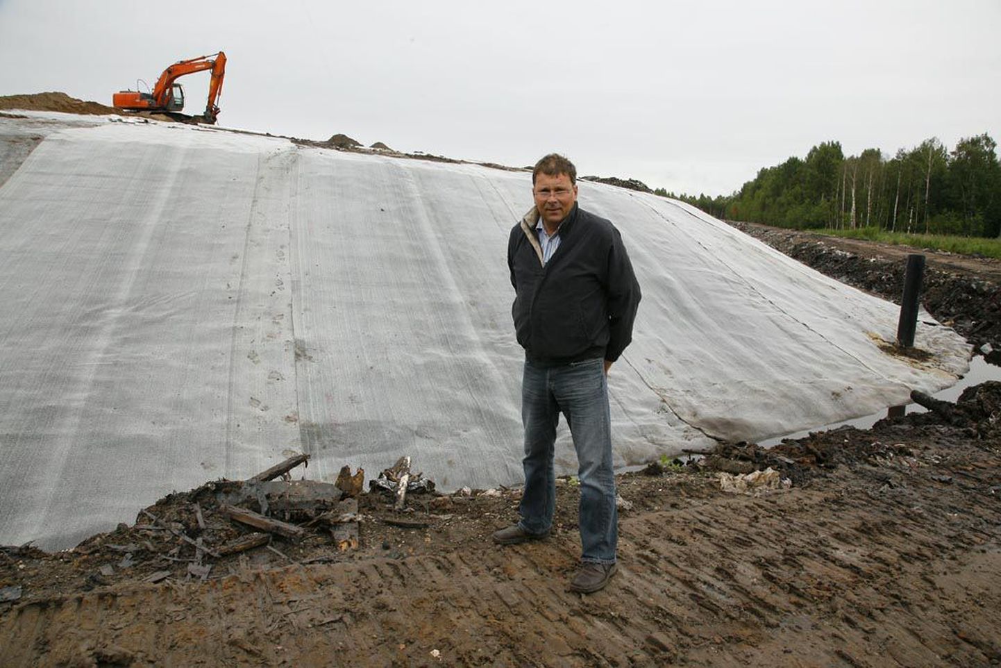 OÜ Paikre ehitusjuht Aivar Kester selgitas, et nõuetekohaselt suletava Pärnu vana prügimäe kattekihid ehitatakse vihma- ja lumesulaveekindlaks.