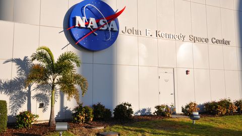 FOTO! ⟩ NASA kulgur pildistas Marsil kummalist jalgadega objekti