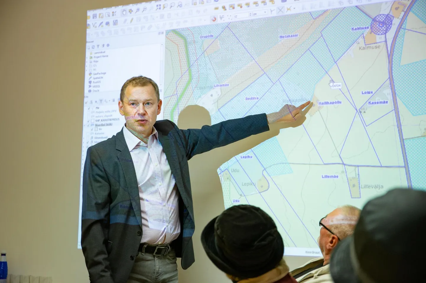 Naaberkrundi peremees Alo Merilo viitab enda krundi kõrguste vahele, mille tõttu on seal aastaid tagasi ka maaparandustöid tehtud.