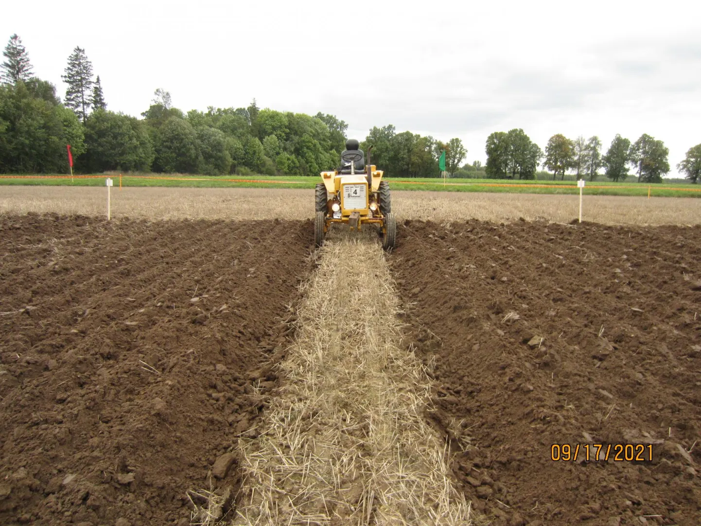 Traktor T-25 2021. aastal võistlustel.